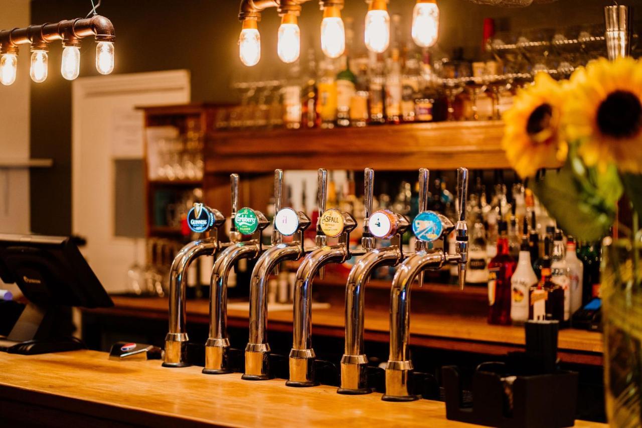 The Cricketers Arms Hotell Quendon Eksteriør bilde